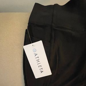 Athleta 7/8 black leggings with side pockets
